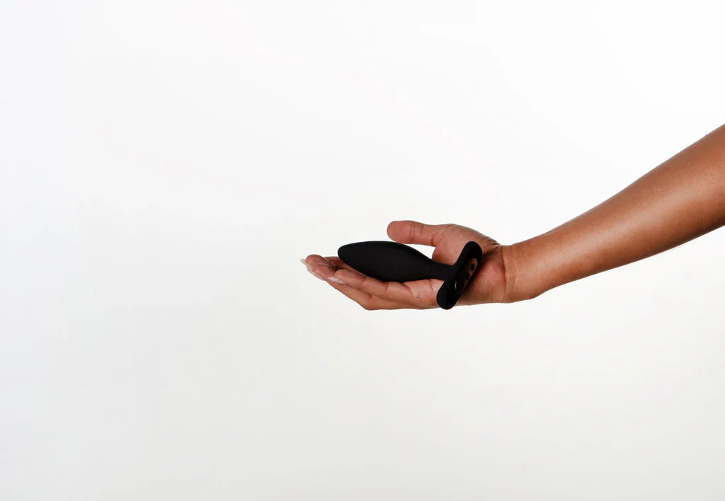 Vesta Vibrating Bullet Plug In Black - Je Joue - BraTopia