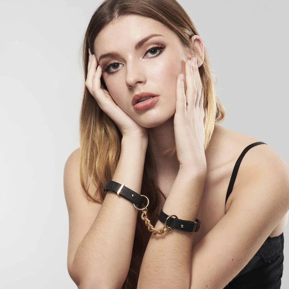 Maze Thin Handcuffs In Black - Bijoux Indiscrets